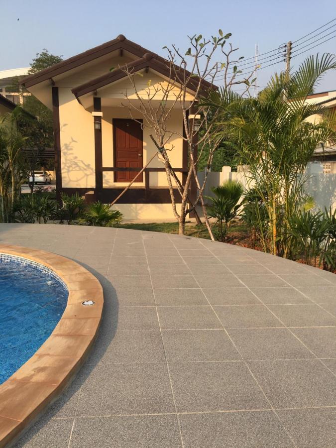 Sunray Guesthouse สุนันท์บ้านพักริมคลอง Uthai Thani Zewnętrze zdjęcie