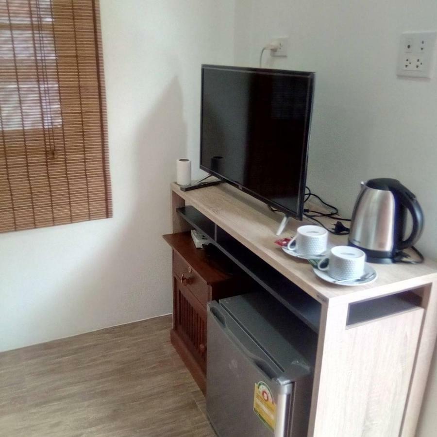 Sunray Guesthouse สุนันท์บ้านพักริมคลอง Uthai Thani Zewnętrze zdjęcie