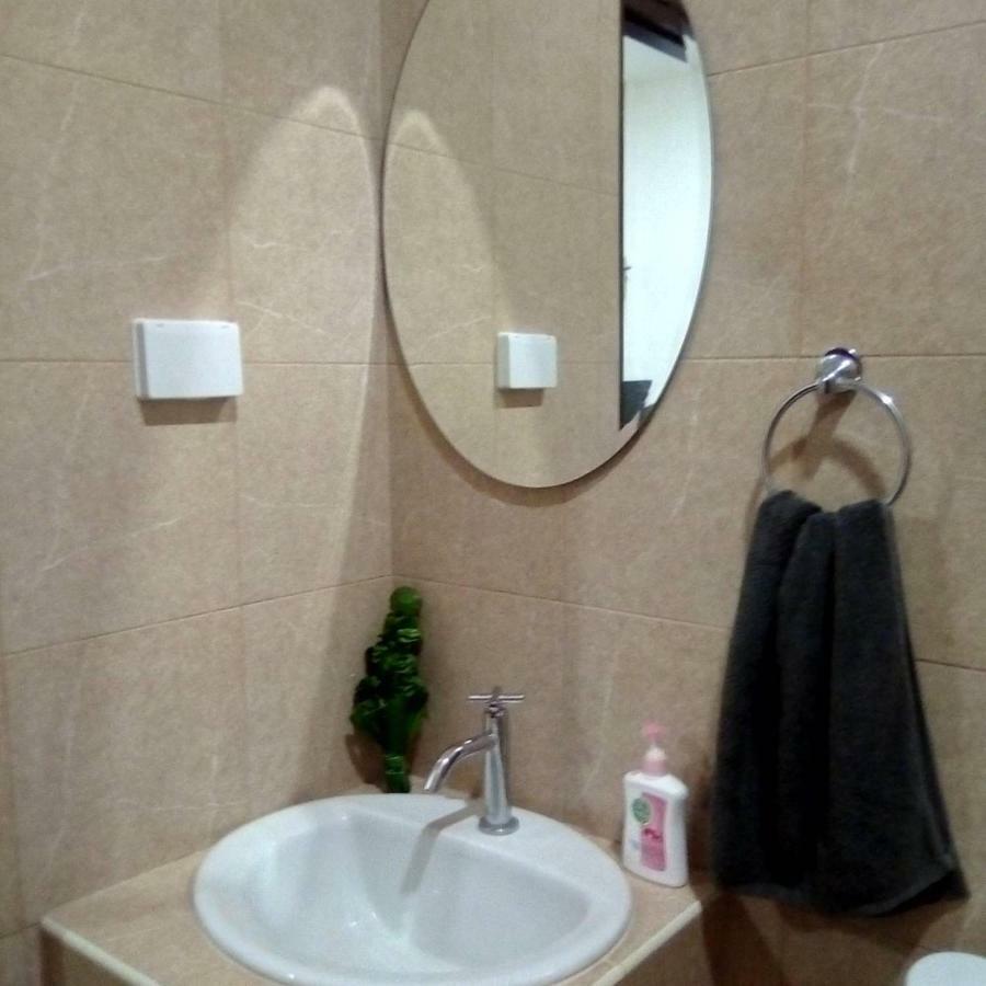 Sunray Guesthouse สุนันท์บ้านพักริมคลอง Uthai Thani Zewnętrze zdjęcie