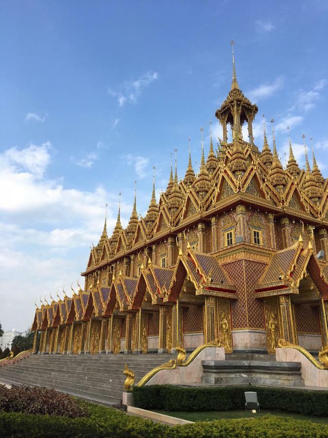 Sunray Guesthouse สุนันท์บ้านพักริมคลอง Uthai Thani Zewnętrze zdjęcie