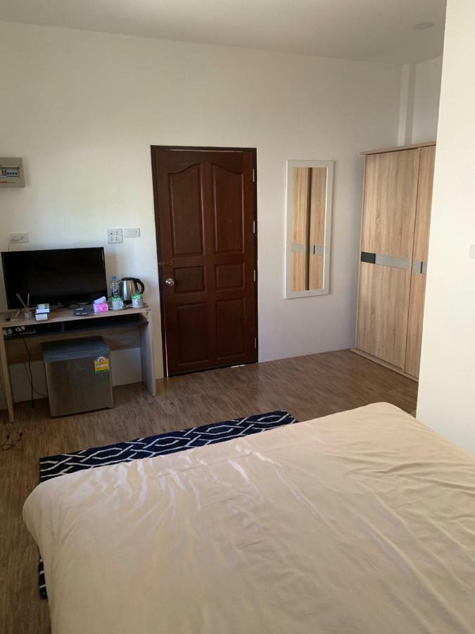 Sunray Guesthouse สุนันท์บ้านพักริมคลอง Uthai Thani Zewnętrze zdjęcie