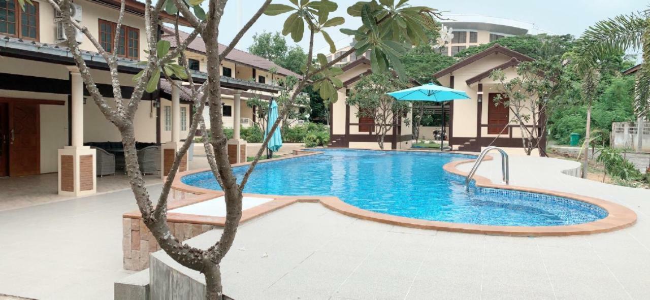Sunray Guesthouse สุนันท์บ้านพักริมคลอง Uthai Thani Zewnętrze zdjęcie